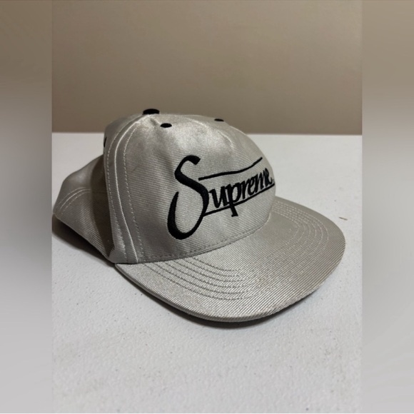 Rare Supreme Silver Cap 5 Panel Metallic
Logo Streetwear - Picture 12 of 13